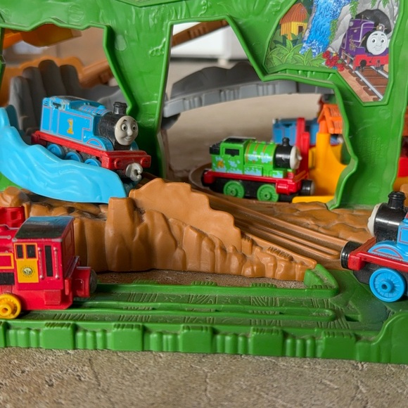 Thomas & Friends Colorful Train Track Set - Picture 6 of 7